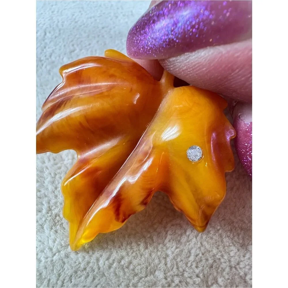 Avon decorative leaf